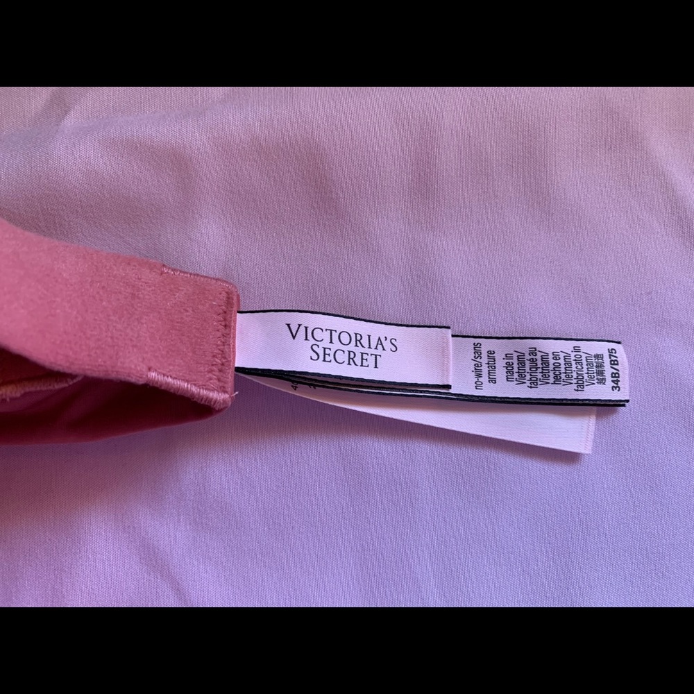 Victoria’s Secret wireless, lightly lined bras. - Picture 3 of 4
